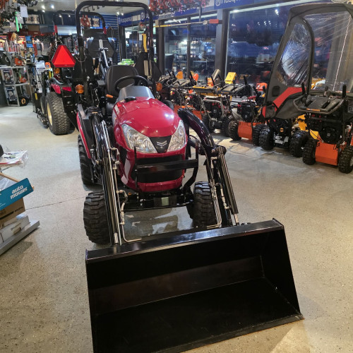 Yanmar SA223 chargeuse et rétrocaveuse