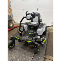 Tondeuse assise Z6 42'' (2X Batt. G3 10.0Ah + 4X Batt. G3 6.0Ah + Charg. 800W)