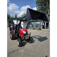 Yanmar SA425 avec chargeuse et rétrocaveuse